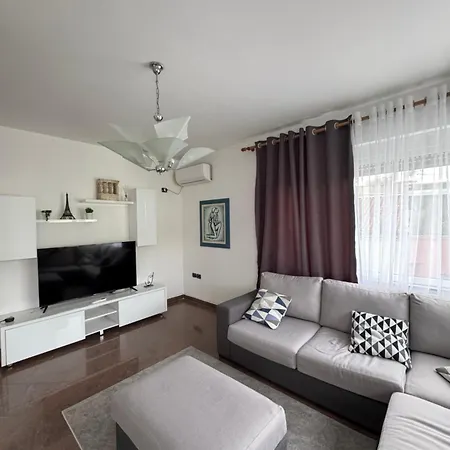 Denny'S Apartment At Blloku Tirana Exterior photo