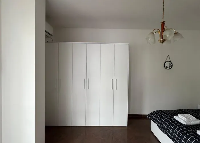 Denny\'S Apartment At Blloku